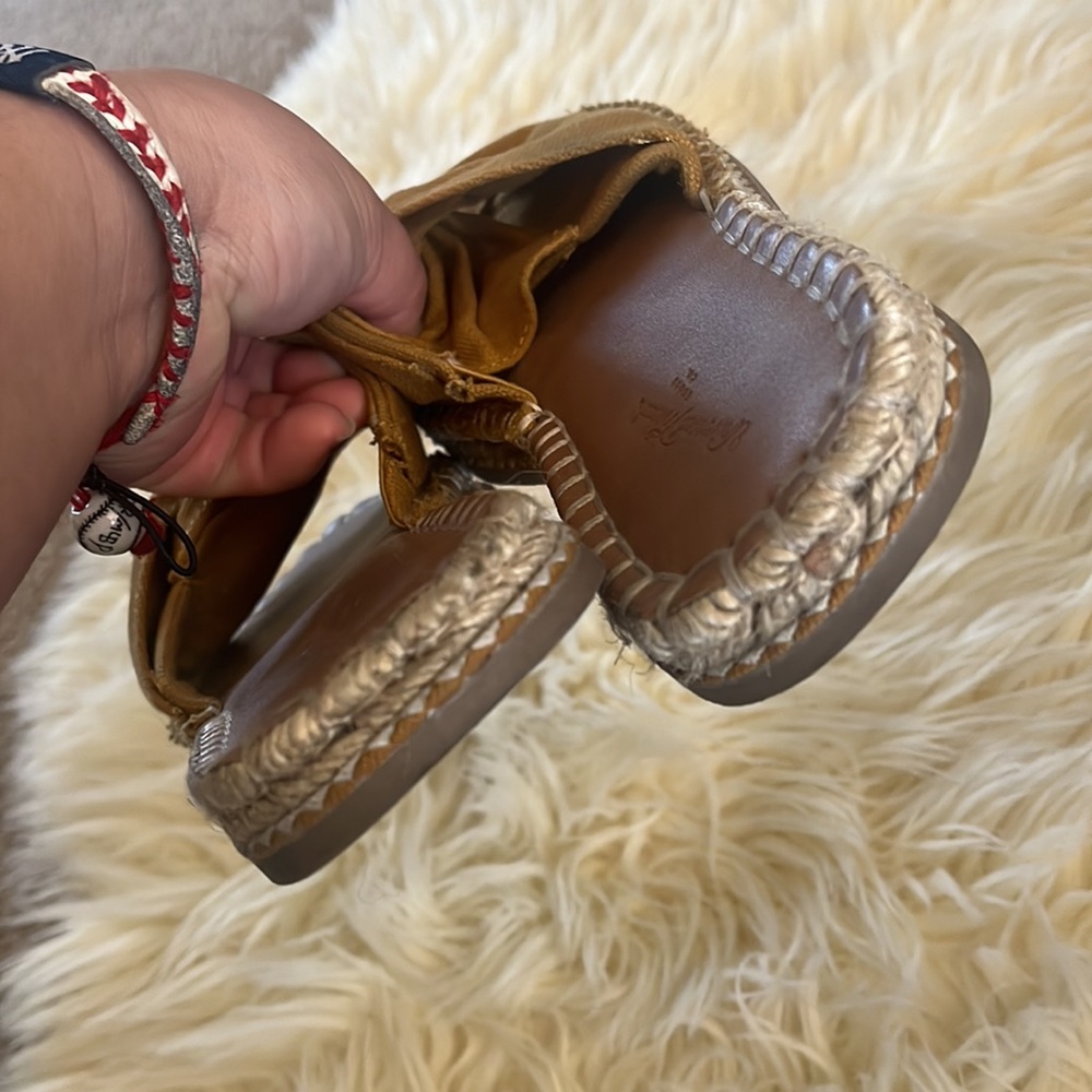 Universal Thread Sandals - image 6